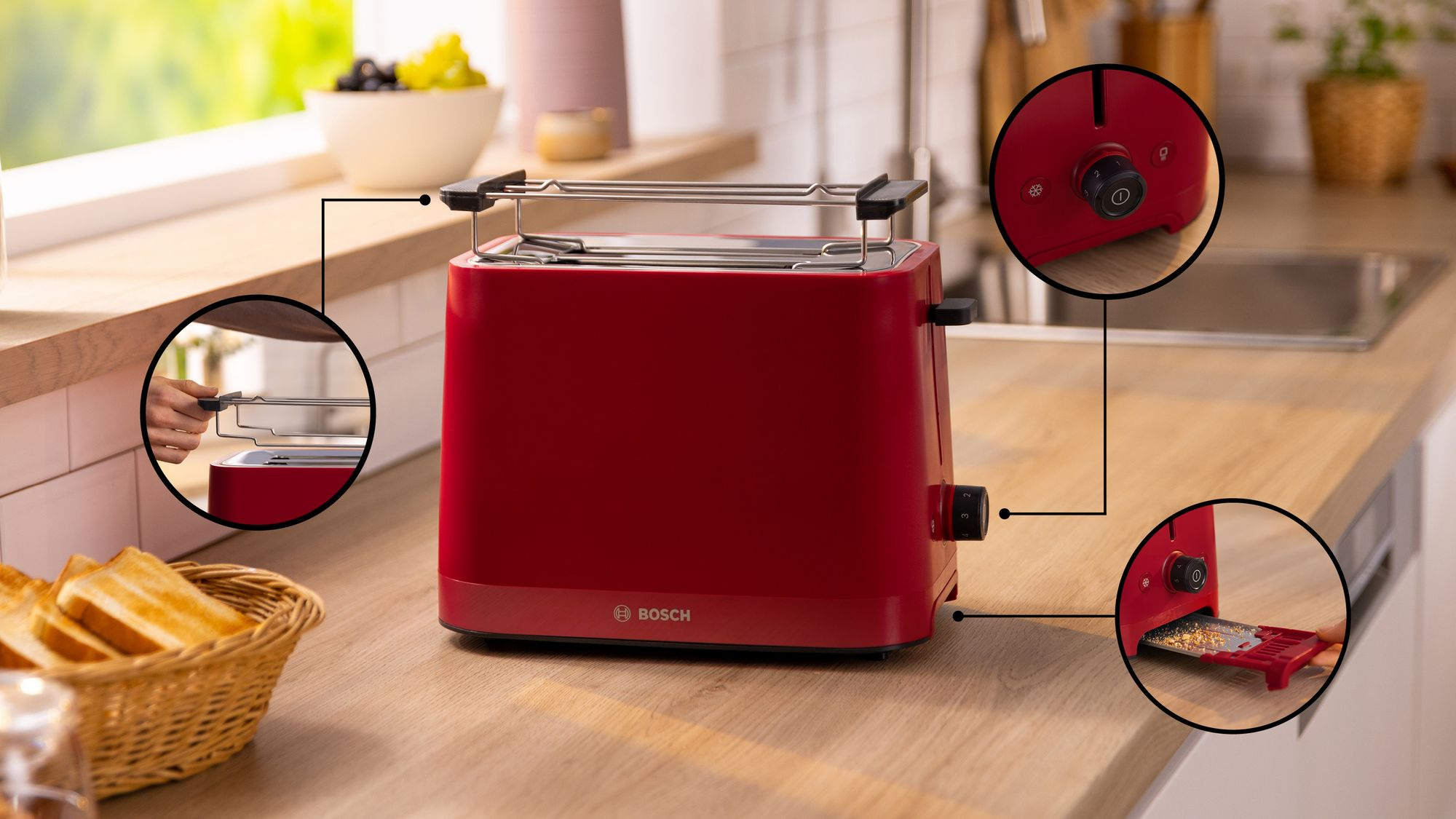 Tostadora roja Bosch en una encimera de madera, con tres inserciones circulares que muestran detalles.