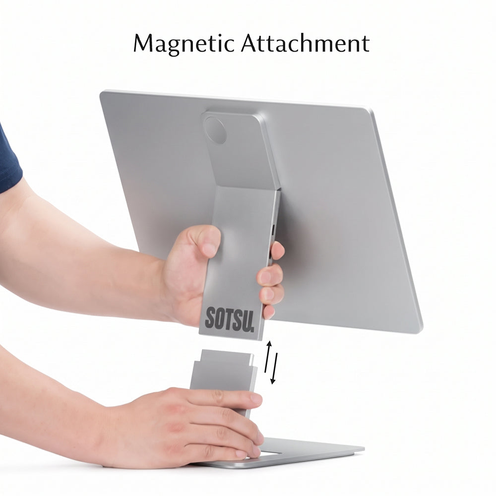 Manos demuestran la fijación magnética de un monitor plateado a su soporte.