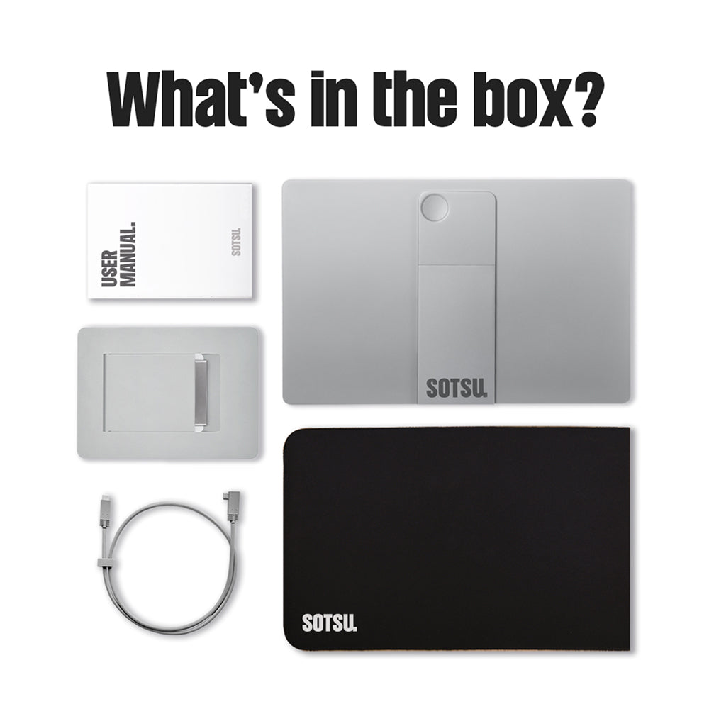 Contenido del paquete que incluye manual, soporte plateado, cable y funda negra con el logotipo de Sotsu.
