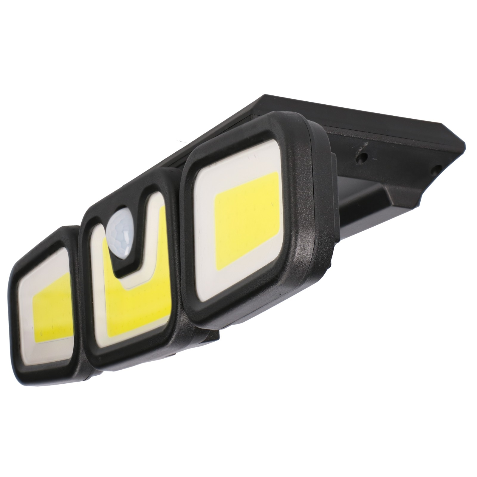 Czarna lampa solarna LED z trzema kwadratowymi panelami i czujnikiem ruchu na białym tle.