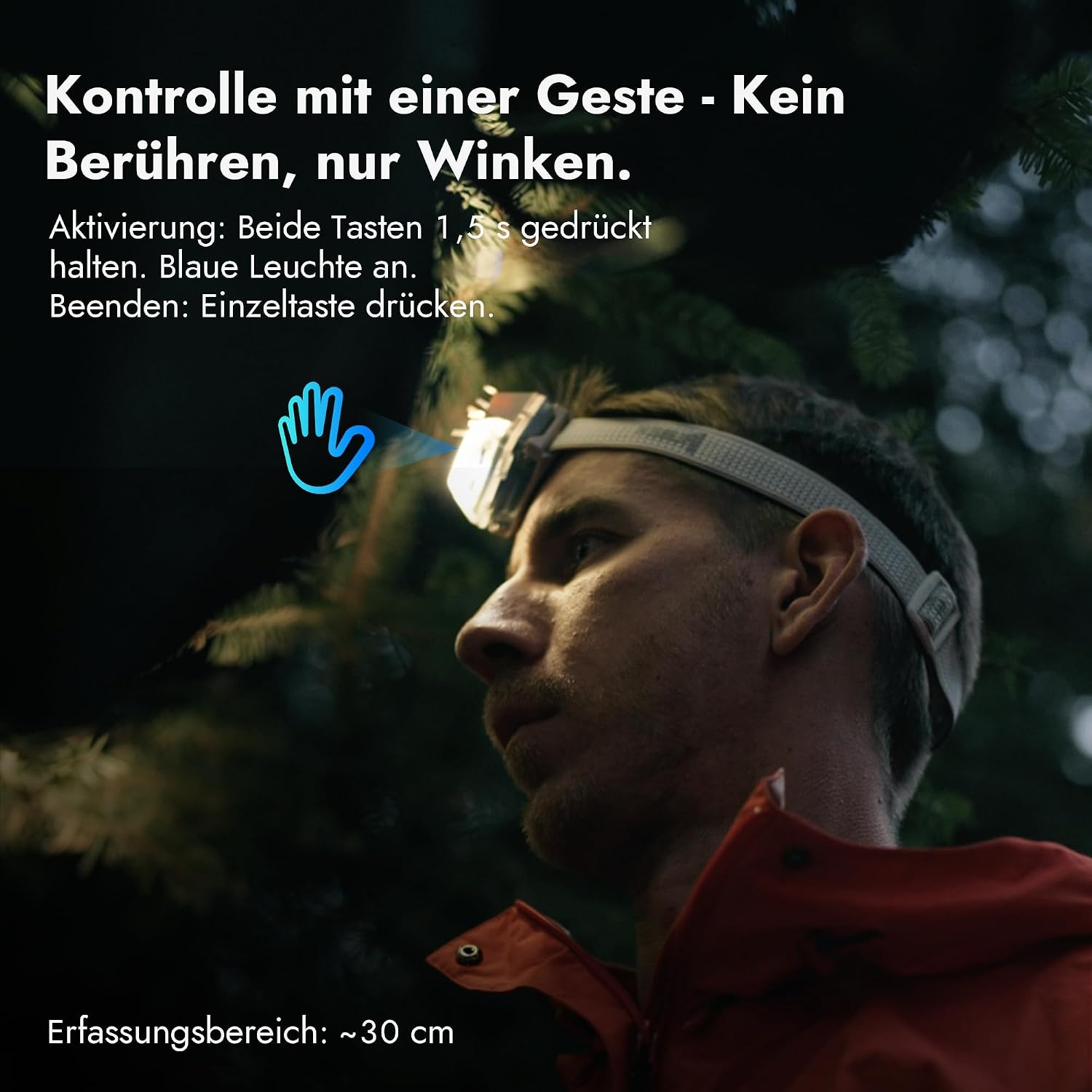 Ein Mann im Wald trägt eine Stirnlampe mit Gestensteuerung und deutscher Anleitung.