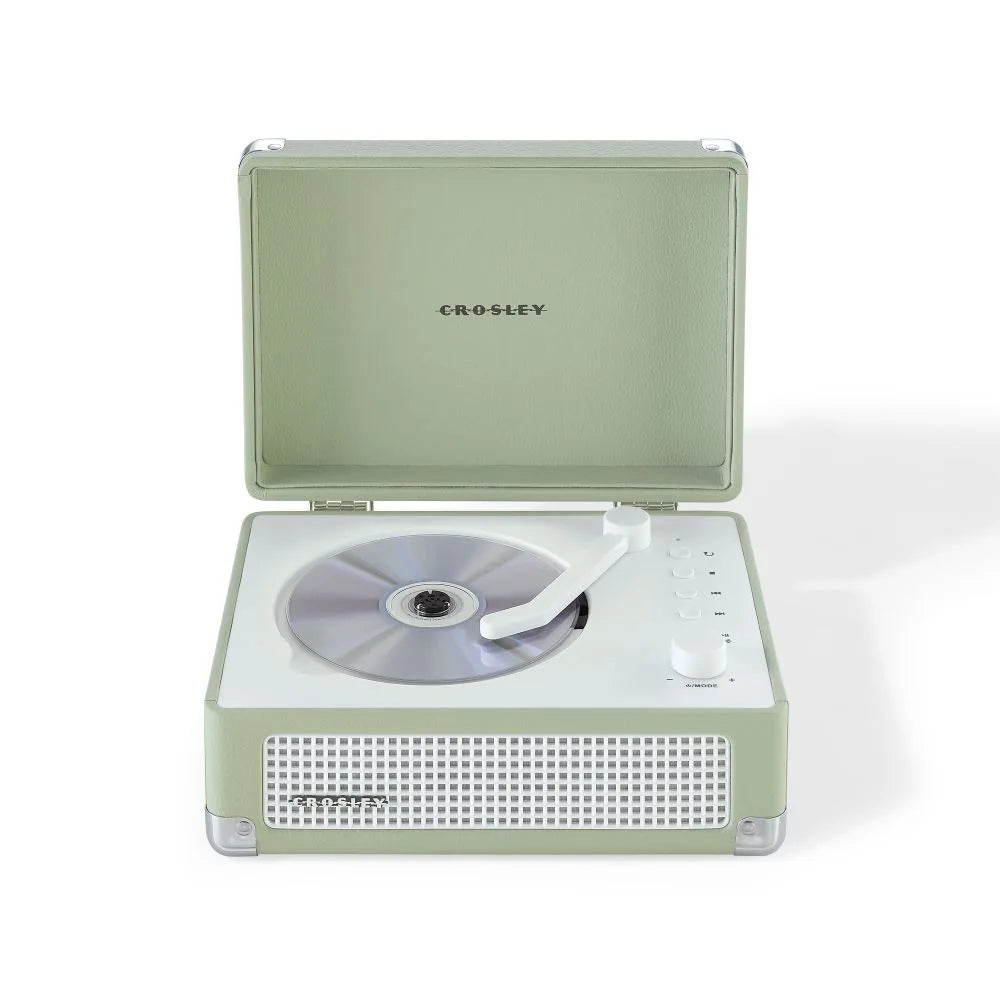 Ein mintgrüner Crosley-Plattenspieler im Retro-Design mit weißer Bedienfläche und geöffnetem Deckel auf weißem Grund.