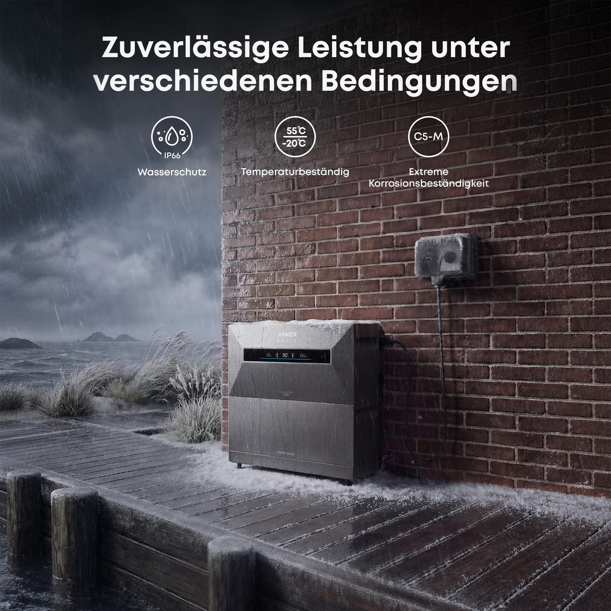 Anker Solix Powerbank auf Holzdock bei Sturm, wetterfest.