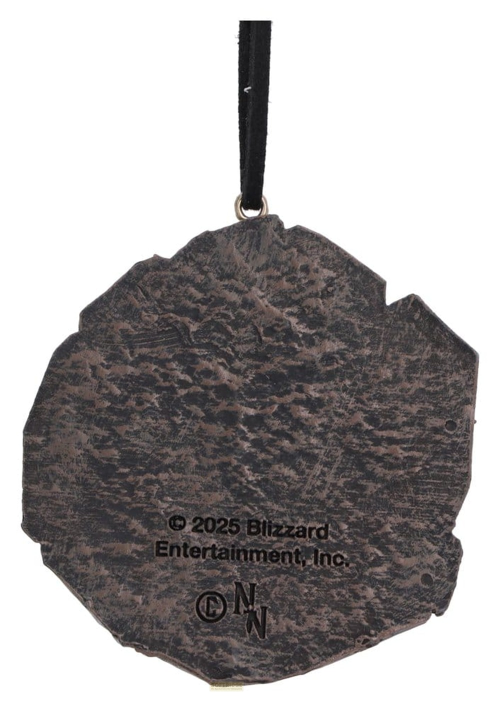 Rückseite eines braunen, unebenen Ornaments mit schwarzer Kordel und Blizzard-Urheberrecht.