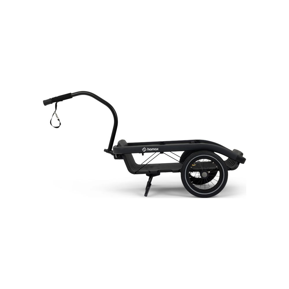 Ein schwarzer Fahrrad-Lastenanhänger mit gebogenem Griff und großem Speichenrad auf weißem Hintergrund.
