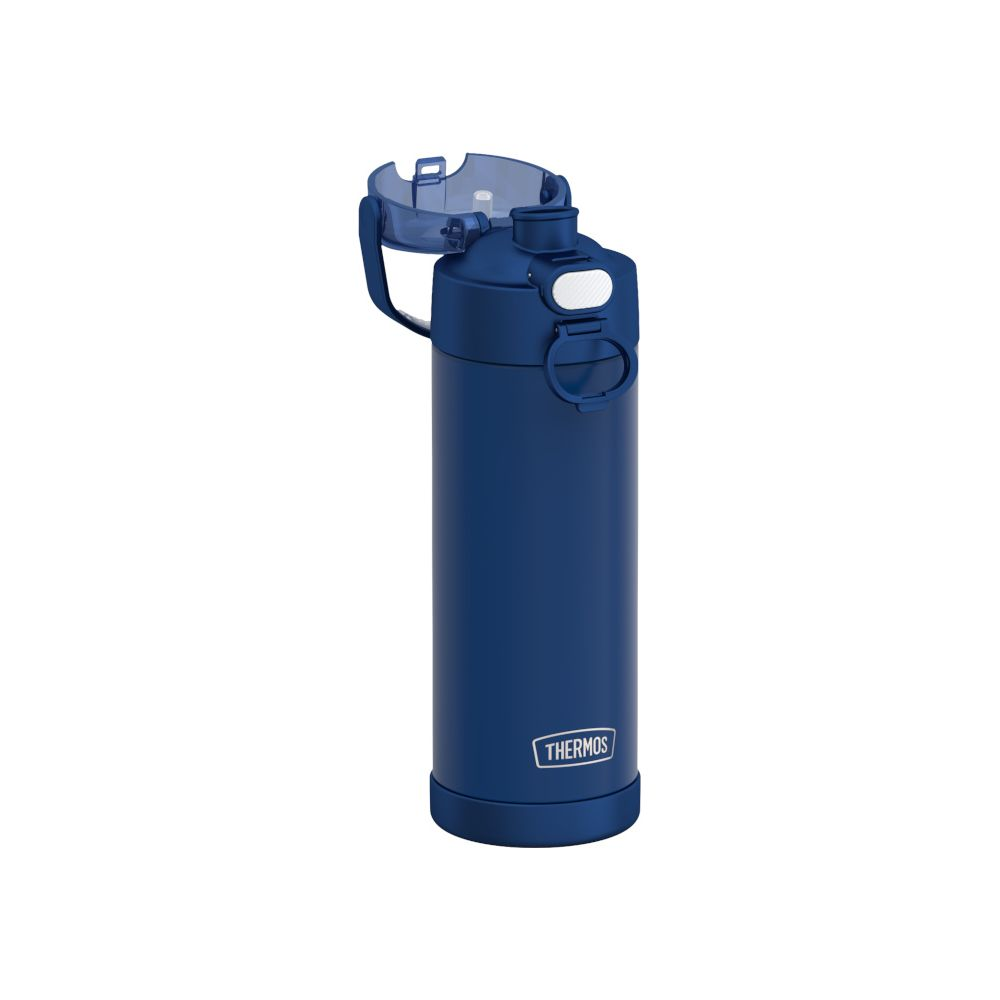 Blaue Thermosflasche mit offenem Deckel und weißer Aufschrift auf weißem Grund.