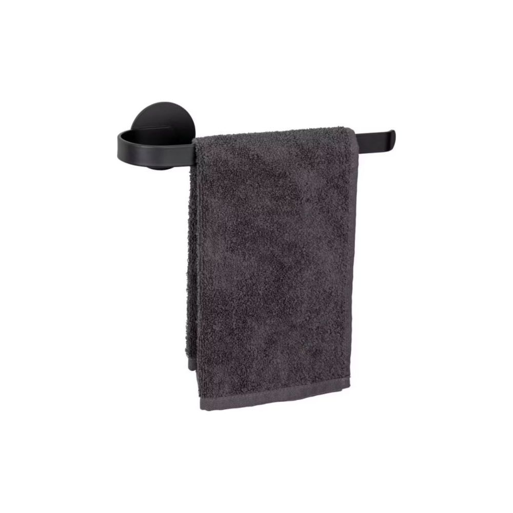 Ein graues Handtuch hängt an einem schwarzen Wandhandtuchhalter.