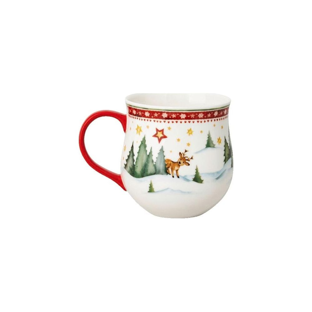 Weiße Tasse mit rotem Henkel, verziert mit einer winterlichen Waldszene mit Rehen und Sternen.