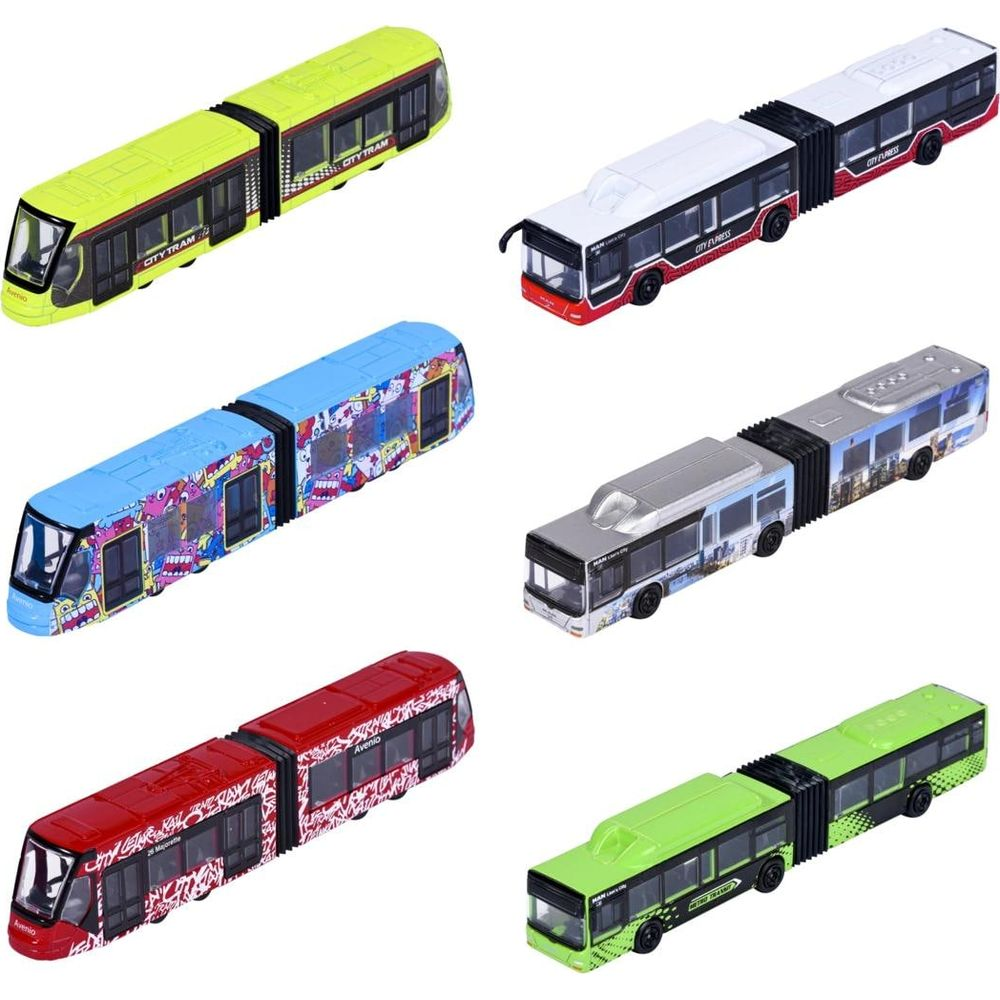 Sechs Gelenkbus- und Straßenbahn-Spielzeuge in verschiedenen Farben und Designs auf weißem Grund.