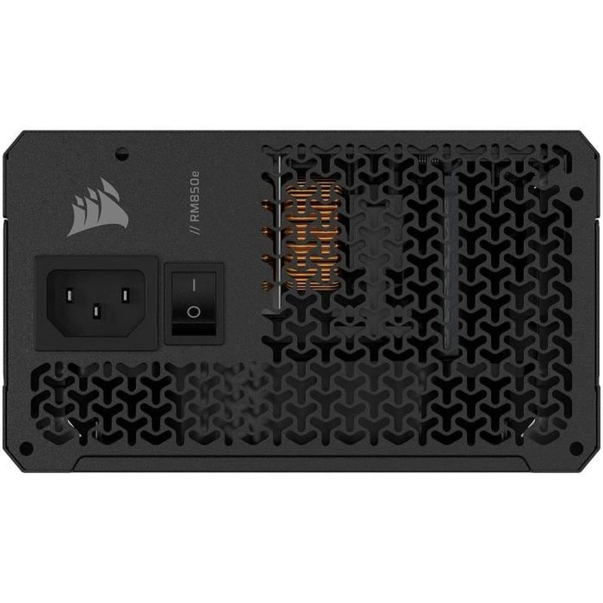 Czarny zasilacz Corsair RM850e z gniazdem zasilania, przełącznikiem i kratką wentylacyjną.