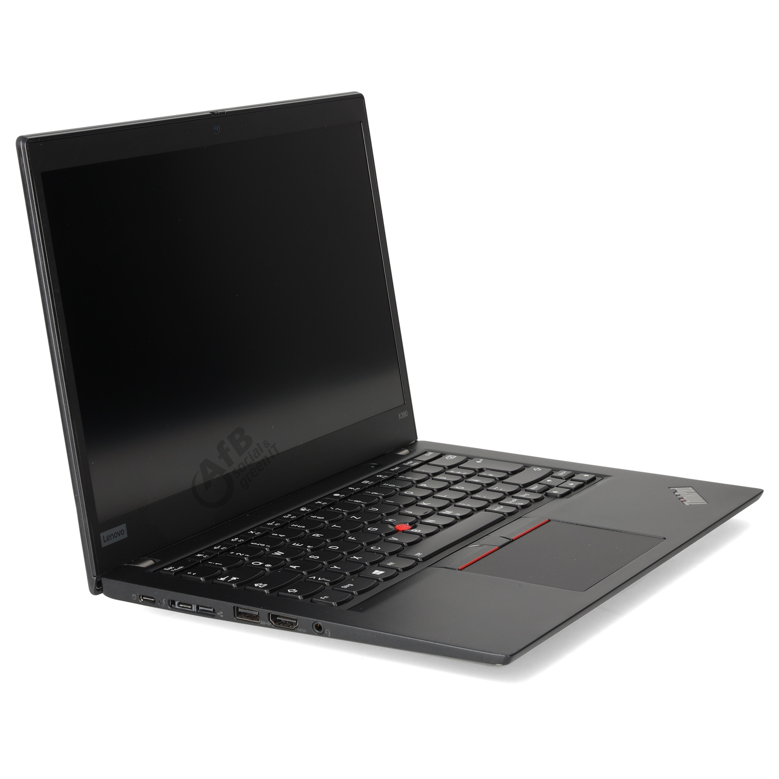 Ein schwarzer Lenovo-Laptop steht auf einer weißen Oberfläche und zeigt das Gehäuse von schräg vorn.