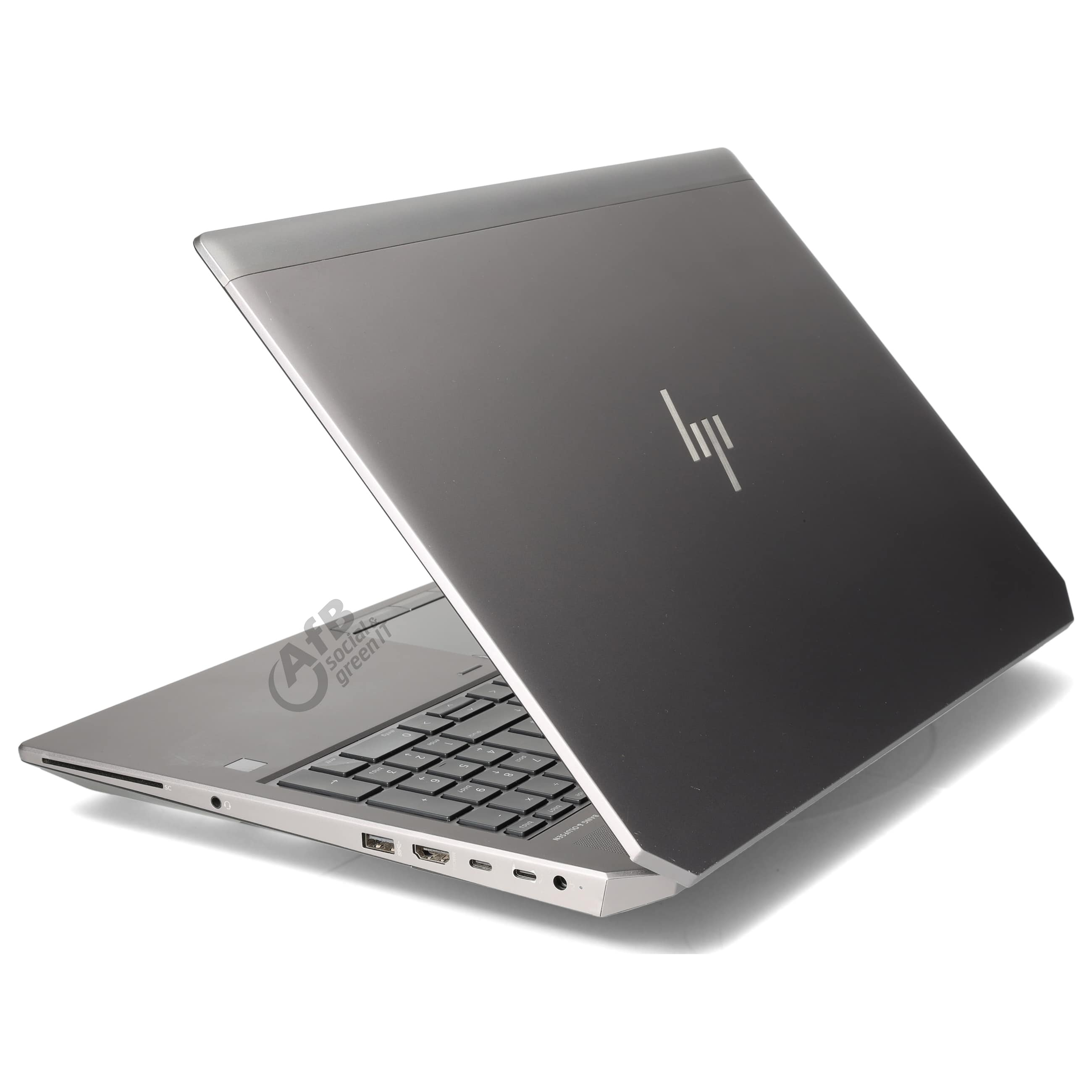 Ein grauer HP Laptop steht auf einer weißen Oberfläche und zeigt die Tastatur sowie das HP Logo auf dem Deckel.