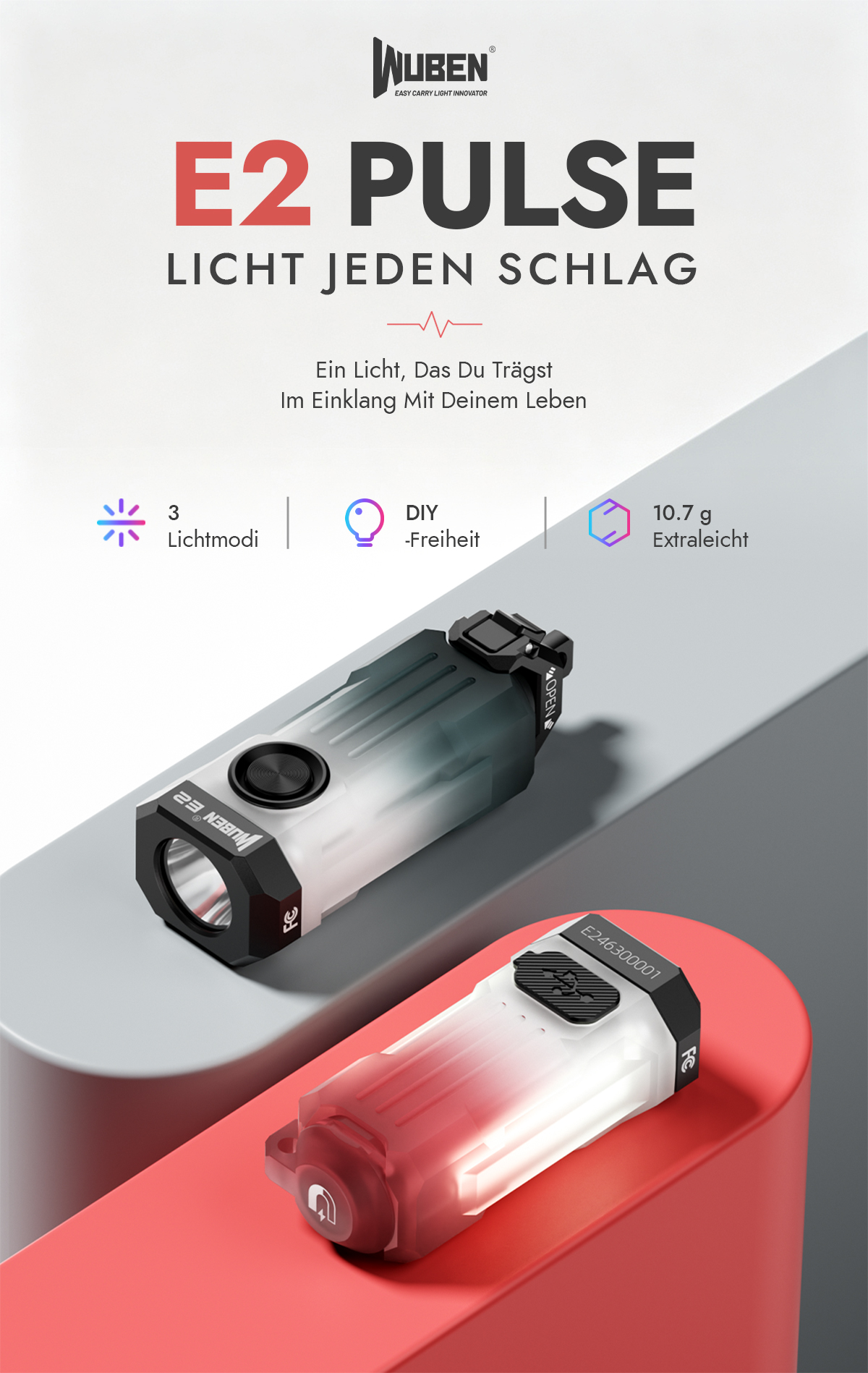 Wuben E2 Pulse Taschenlampen, leicht und mit mehreren Lichtmodi, auf grauem und rotem Sockel.