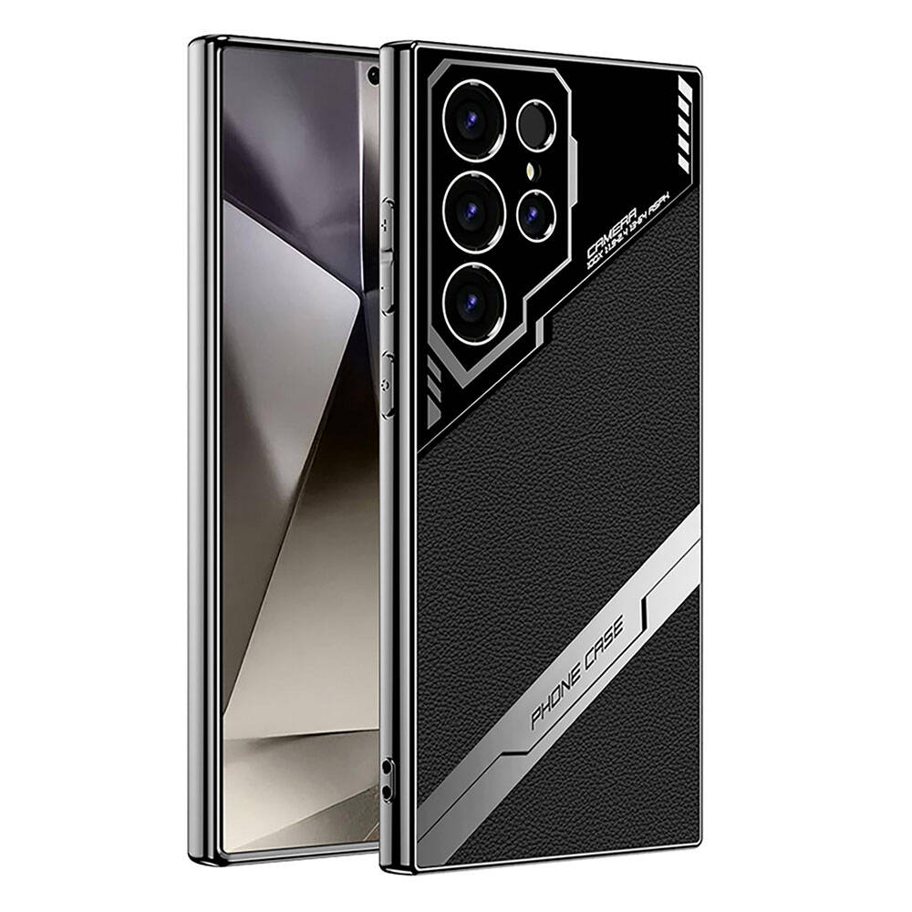 Un smartphone negro en funda texturizada con módulo de cámara de varias lentes y rayas plateadas.