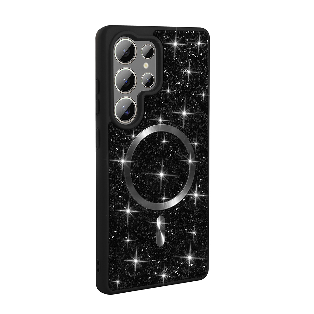 Una funda de teléfono negra y brillante con recorte para cámara y un anillo plateado redondo.