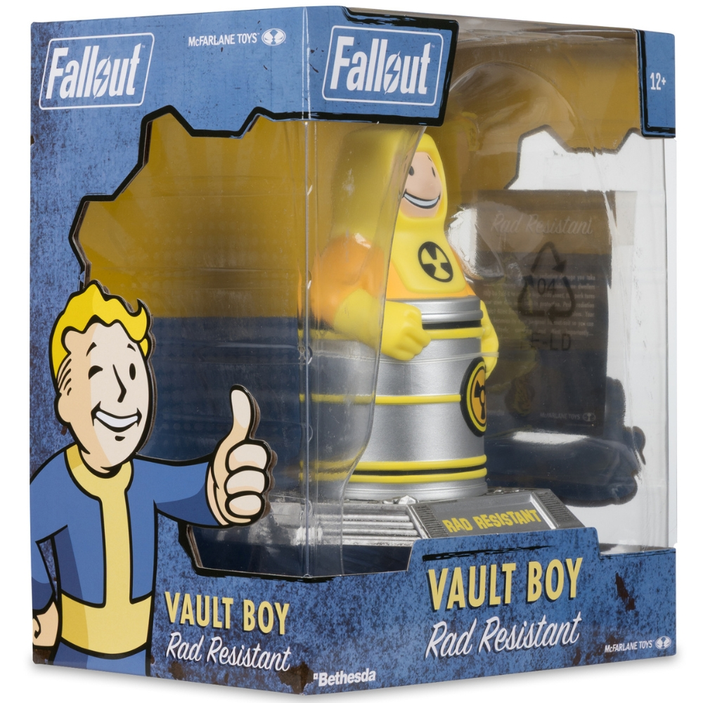 Verpackte Fallout Vault Boy Rad Resistant Figur in einer Metalltonne mit gelbem Strahlensymbol.