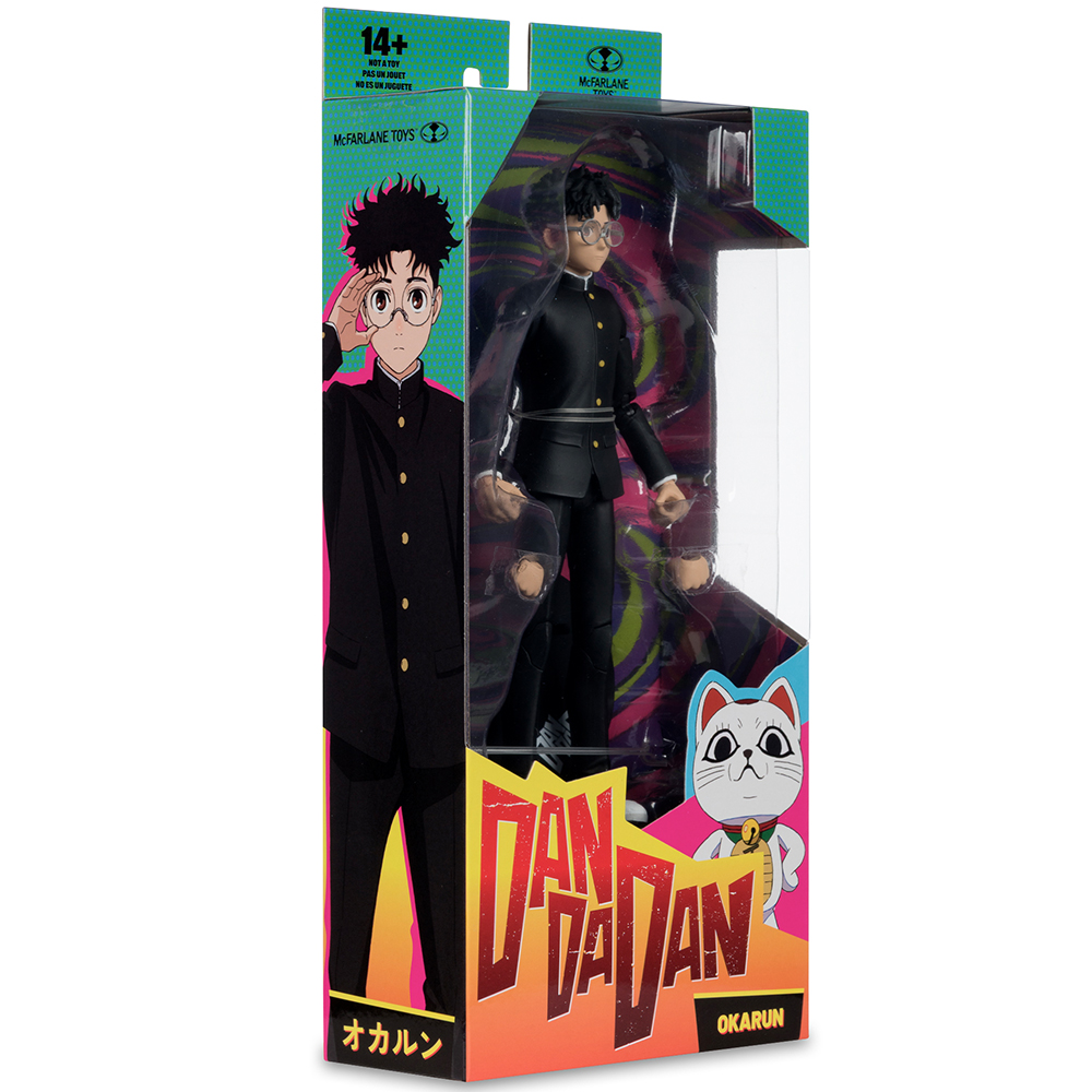 Action figure di Dandadan Okarun in una scatola illustrata.