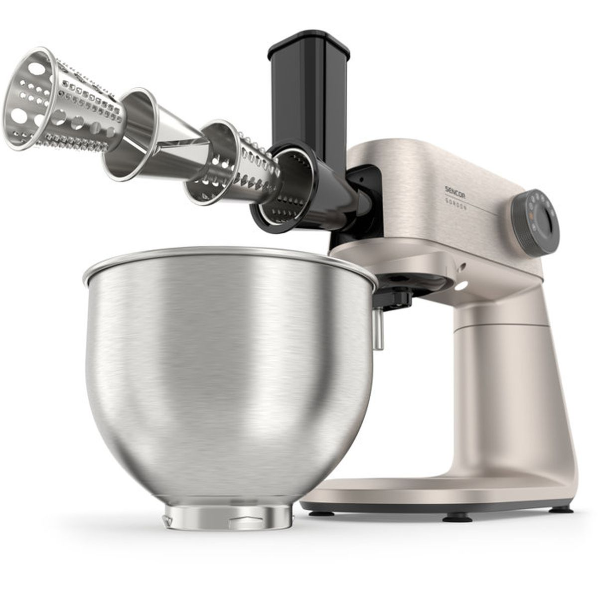 Silberne Küchenmaschine mit Edelstahlschüssel und drei abnehmbaren Reibeaufsätzen vor weißem Hintergrund.