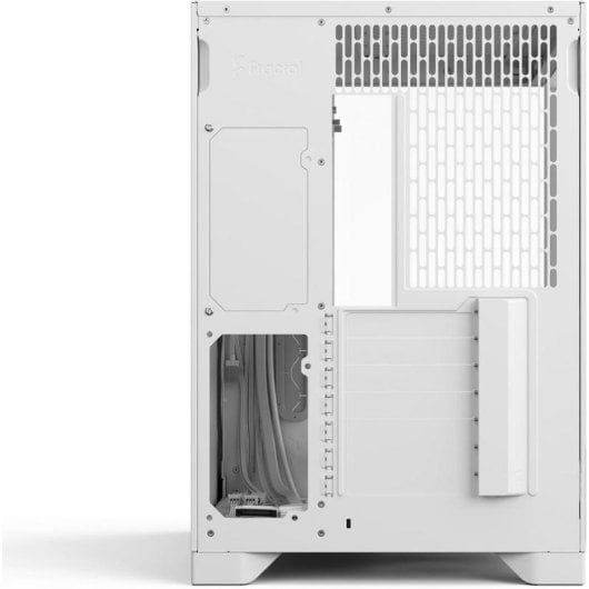 Vue arrière d'un boîtier d'ordinateur blanc avec grilles de ventilation, emplacements d'extension et câbles blancs.
