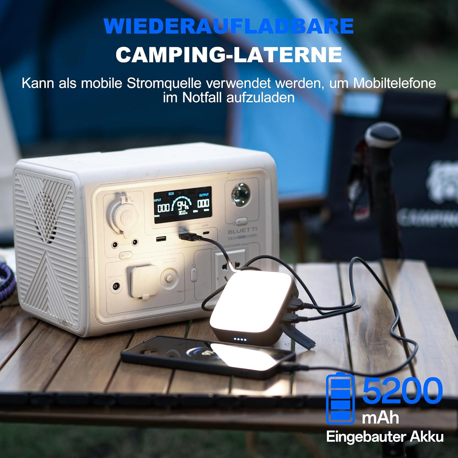 Wiederaufladbare Camping-Laterne, die auch als mobile Stromquelle zum Aufladen von Smartphones dient.