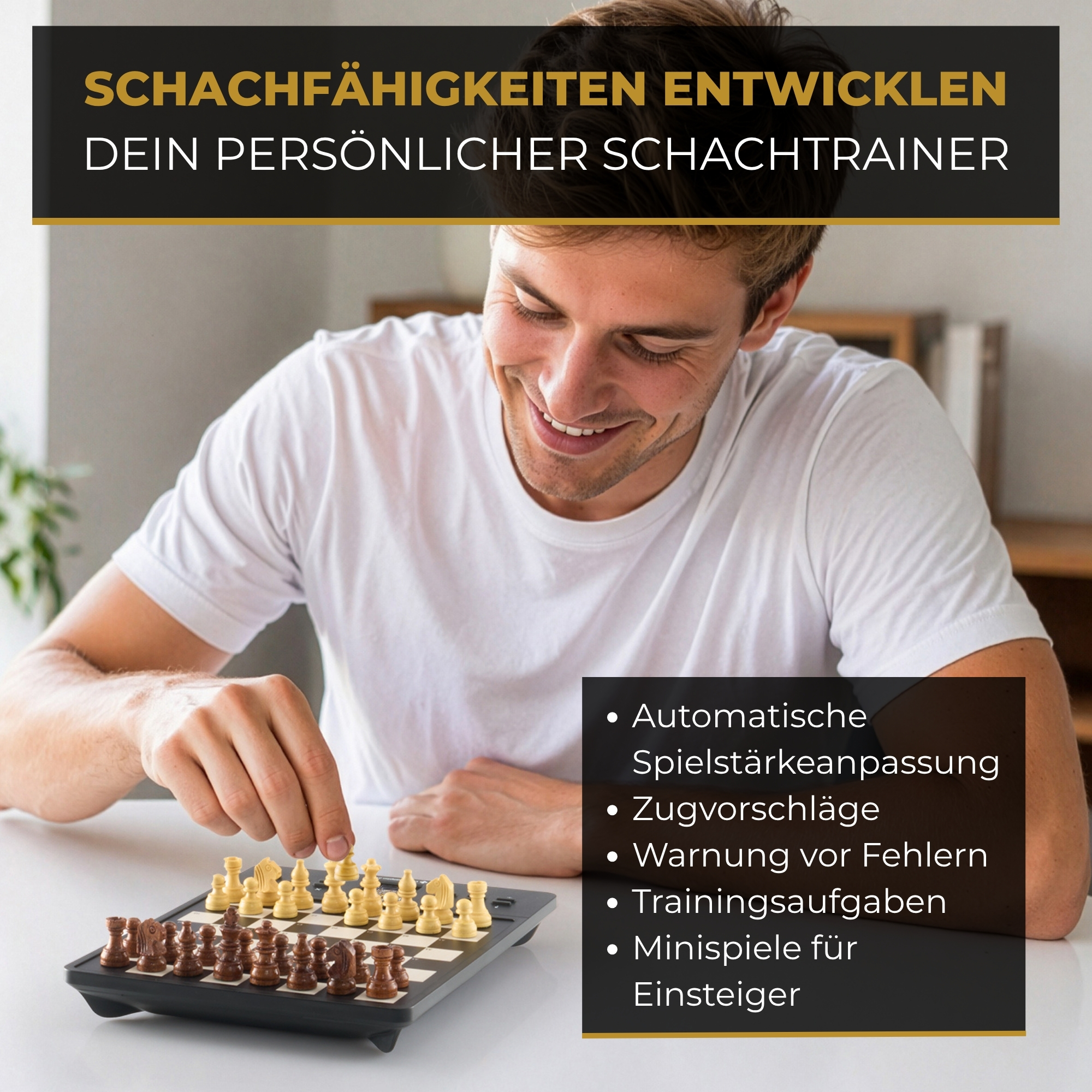 Ein junger Mann im weißen T-Shirt spielt an einem Tisch Schach gegen einen Computer.