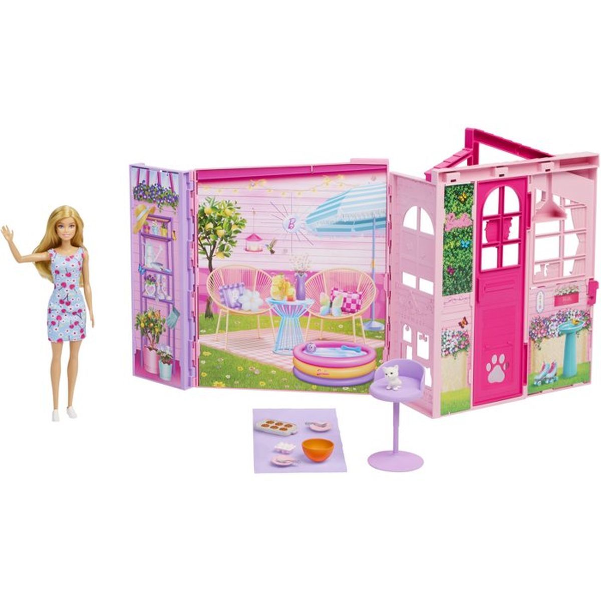 Eine blonde Barbie-Puppe steht neben einem aufklappbaren, pinkfarbenen Spielset mit Garten- und Poolbereich.