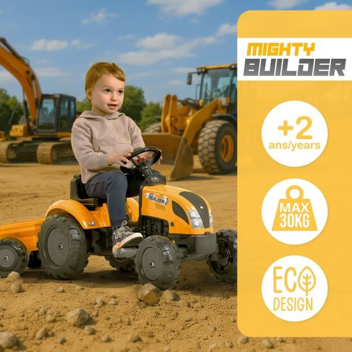 Ein kleines Kind lächelt, während es draußen auf Schmutz einen gelben Spielzeugtraktor fährt.