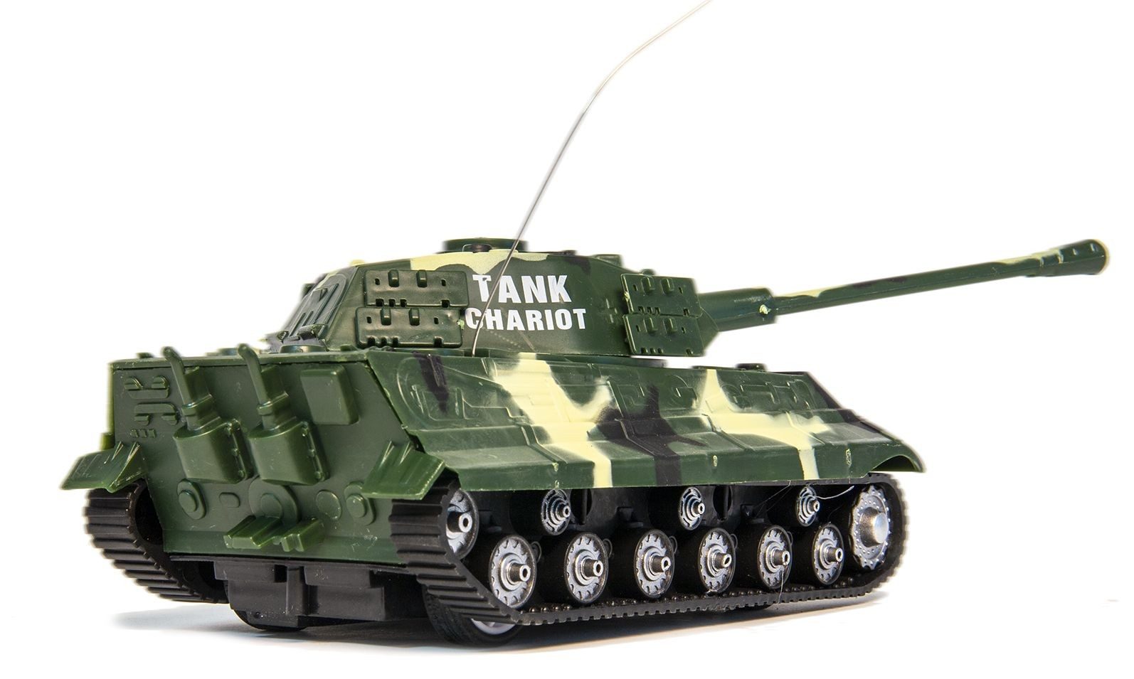 Zielony kamuflażowy czołg-zabawka z napisem „TANK CHARIOT” na wieżyczce, czarnymi gąsienicami i długą lufą.