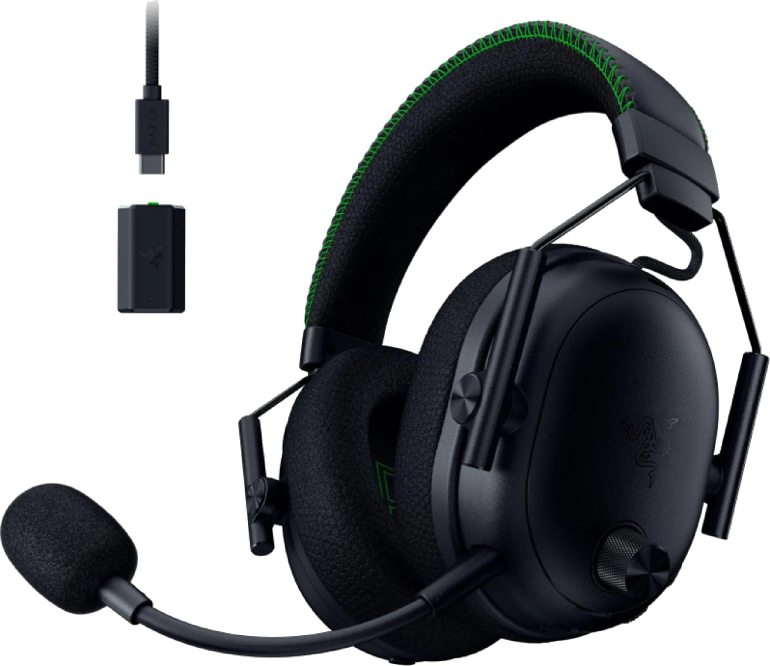 Schwarzes Gaming-Headset mit Mikrofon, USB-C-Kabel und Wireless-Adapter vor weißem Hintergrund.
