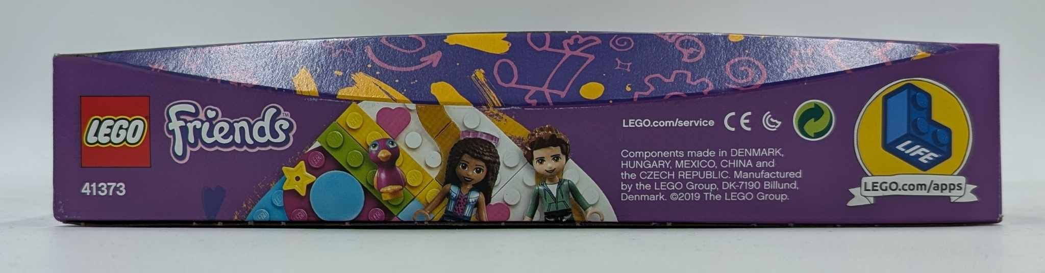 Seitenansicht einer lila LEGO Friends Produktverpackung mit Logos, Figuren und Text.