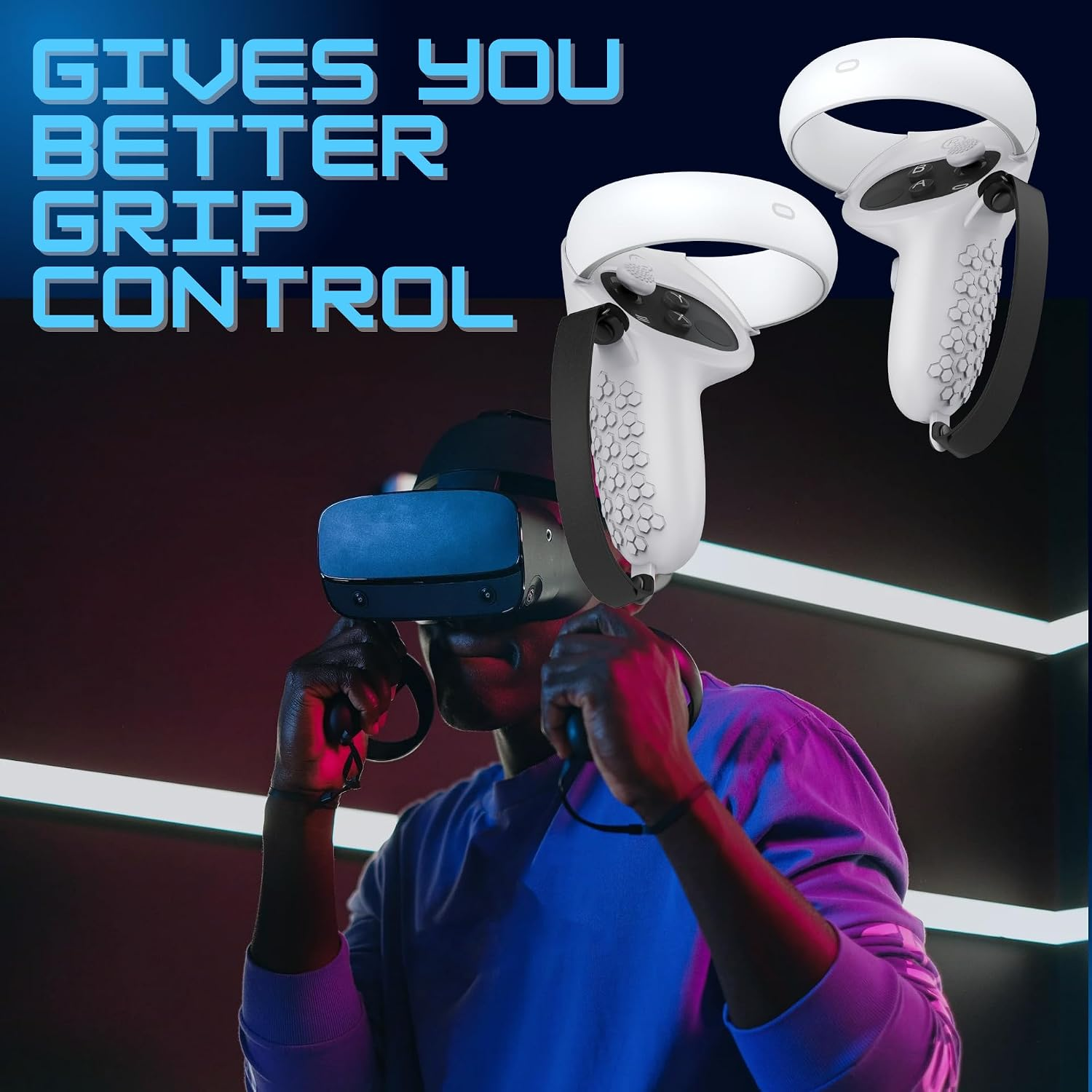 Ein VR-Spieler trägt ein Headset und Controller mit rutschfesten Griffen in blauer Beleuchtung.