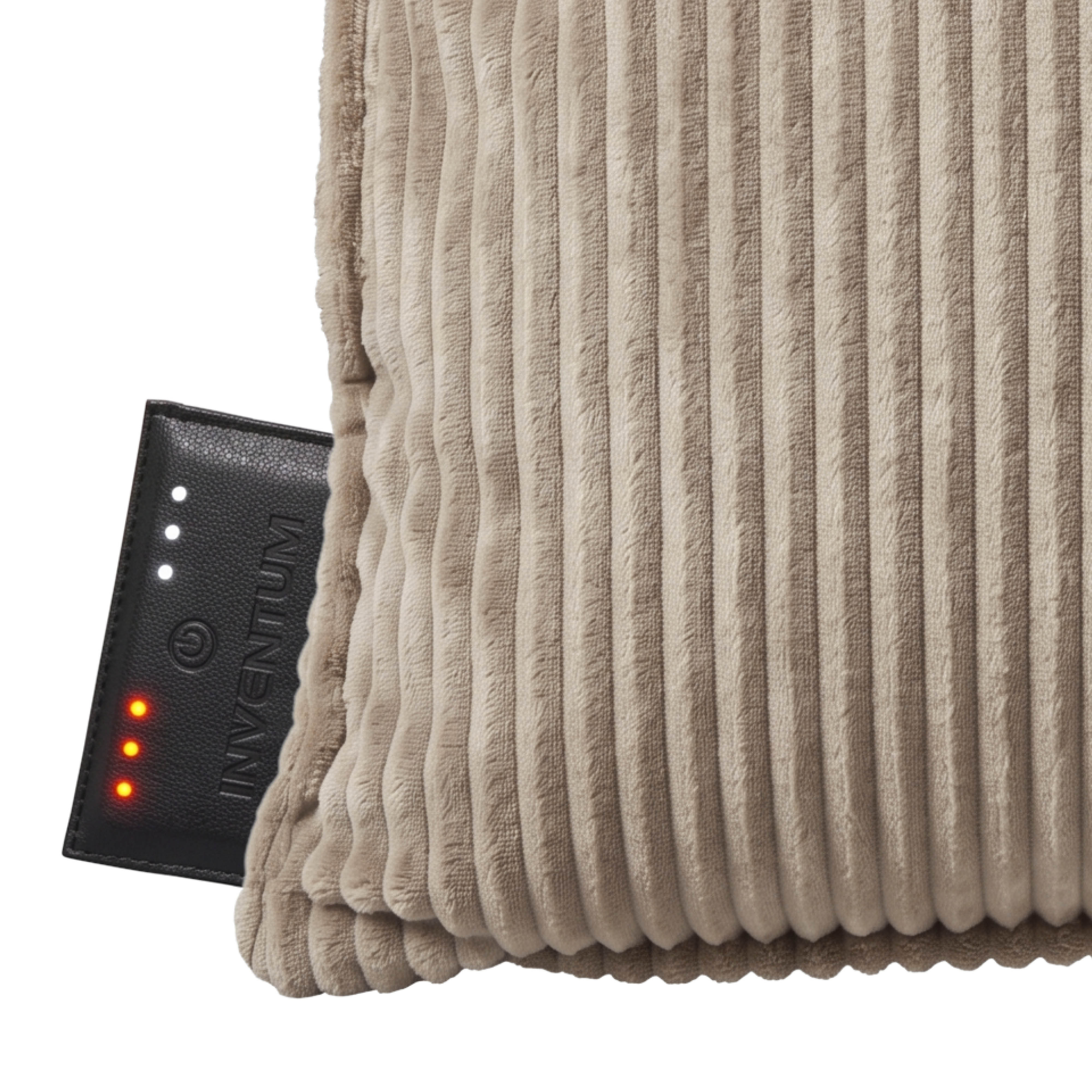 Un coussin en velours côtelé beige avec une unité de commande noire et des voyants LED orange sur le bord.