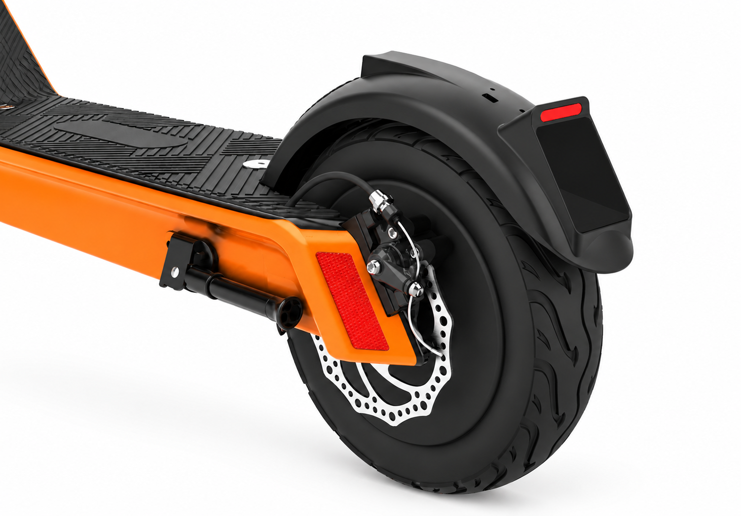 Nahaufnahme des Hinterrads, der Scheibenbremse und des Kotflügels eines orange-schwarzen Elektrorollers.