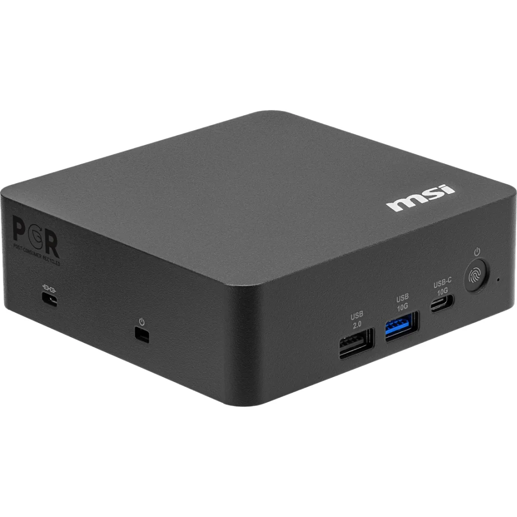 Ön sağdan görülen; USB bağlantı noktaları, USB-C, güç düğmesi ve yanda PCR logosu olan siyah bir MSI mini PC.