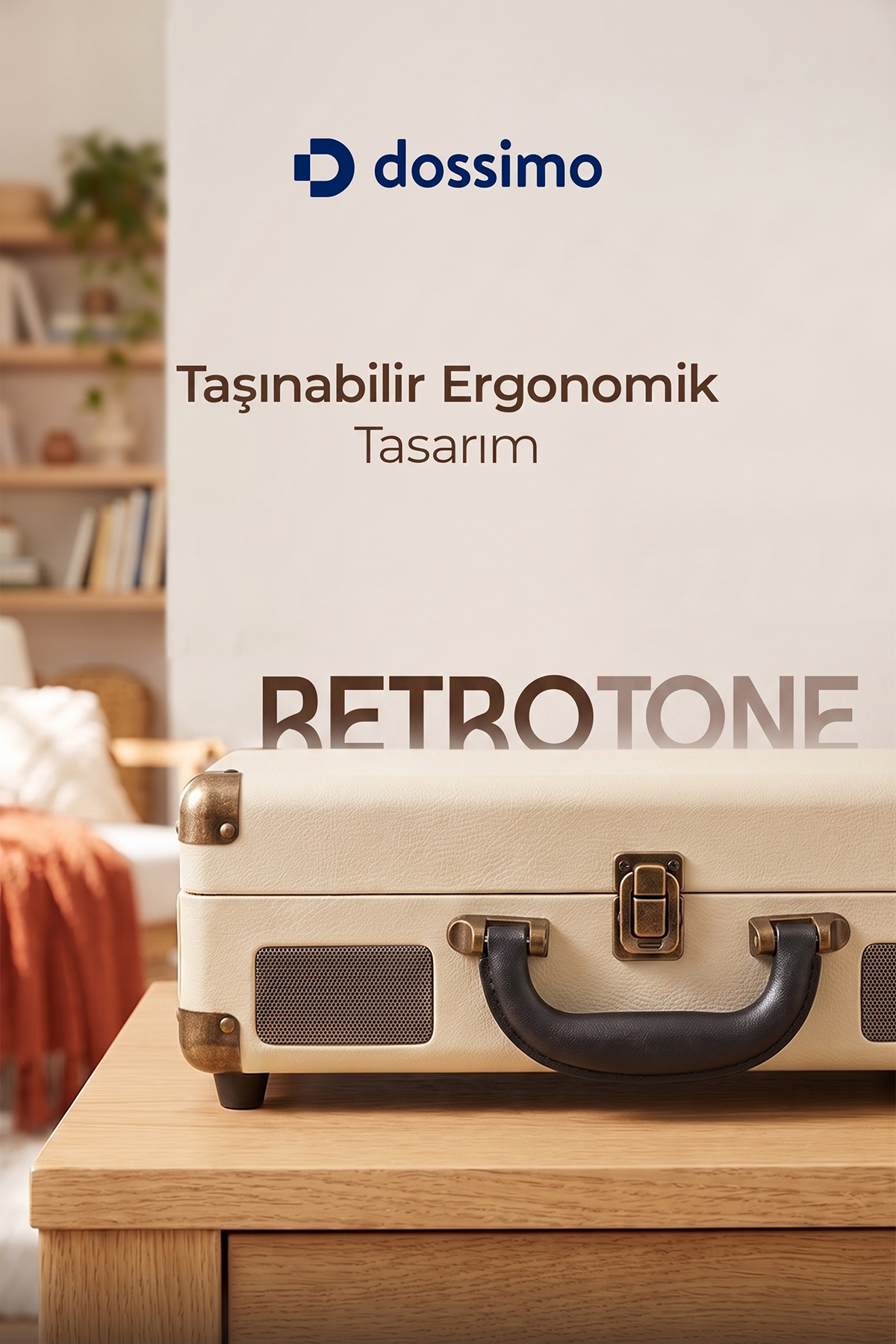 Ahşap masa üzerinde krem rengi retro çanta tasarımına sahip pikap, arka planda kitaplık.