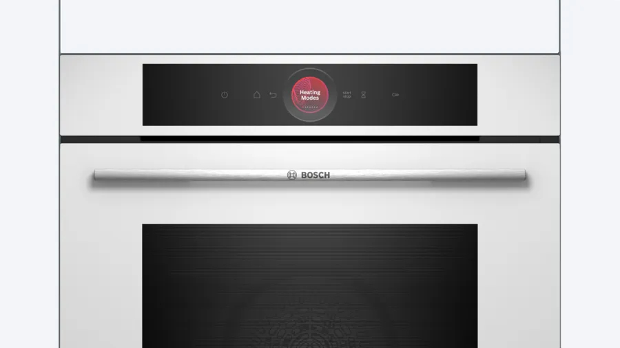 Moderno forno bianco Bosch con display di controllo digitale e maniglia in acciaio inossidabile.