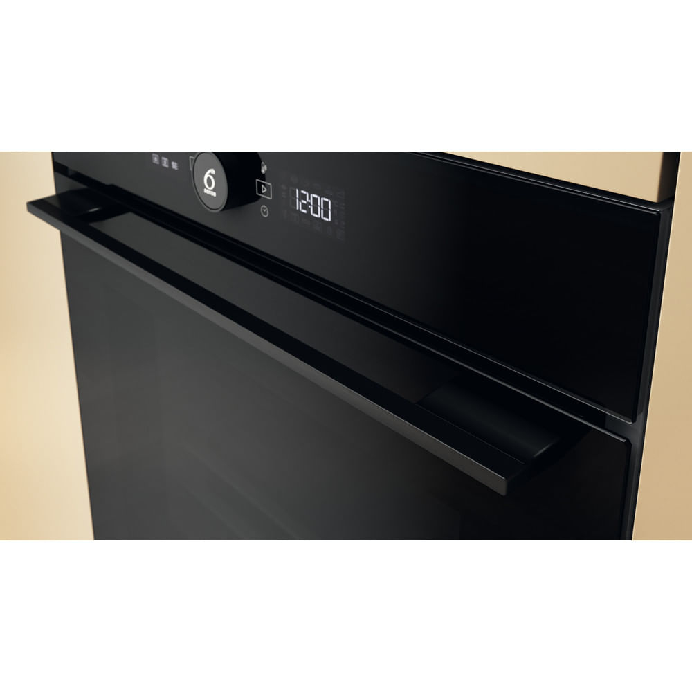 Moderno forno nero con display digitale, manopola rotativa e maniglia lunga.