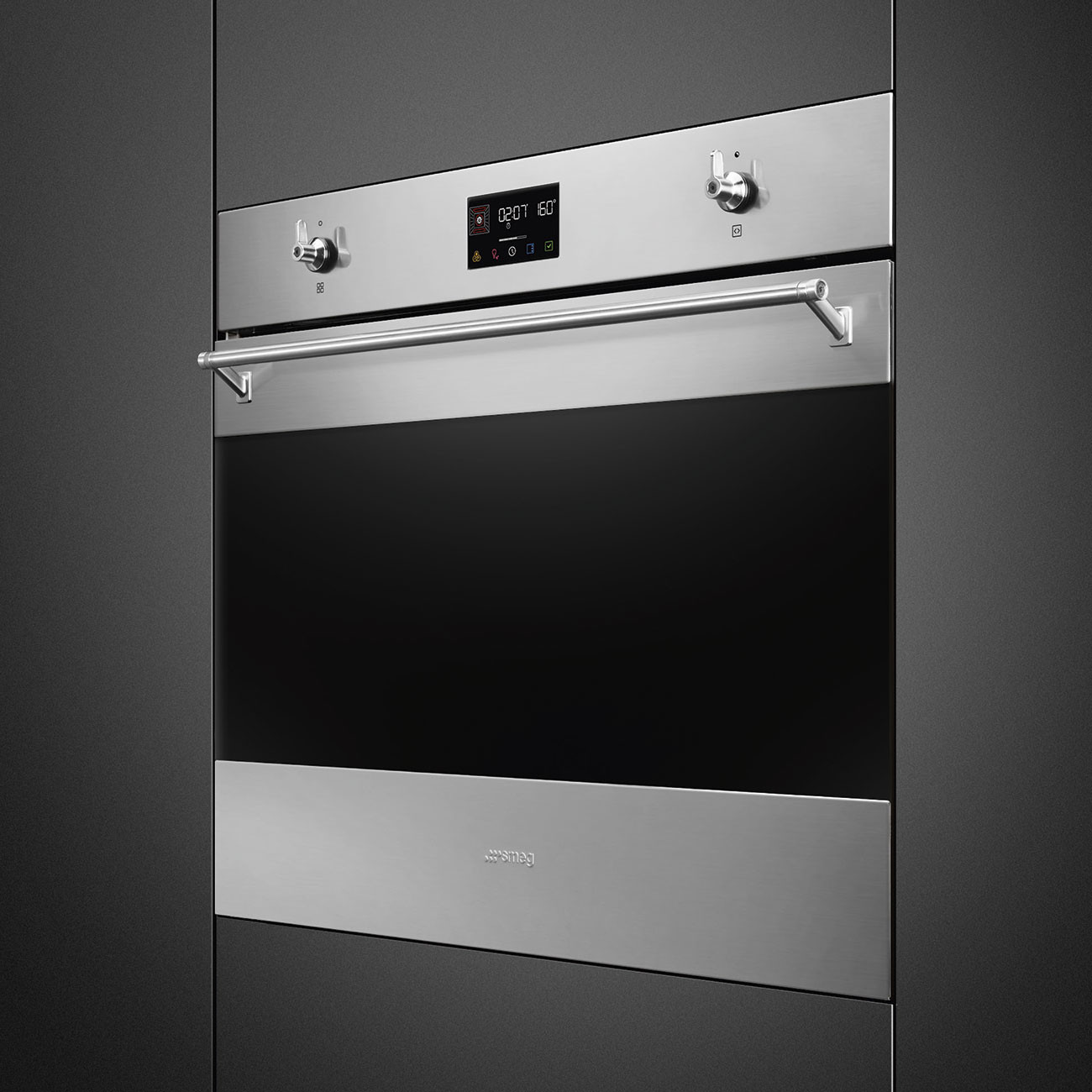 Forno da incasso in acciaio inossidabile con porta in vetro nero, display digitale e due manopole.