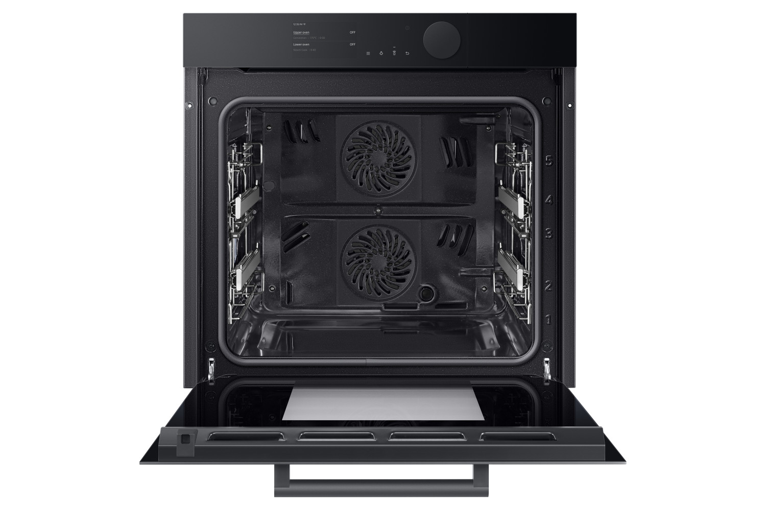 Vista frontale di un forno da incasso nero aperto con due ventole all'interno.