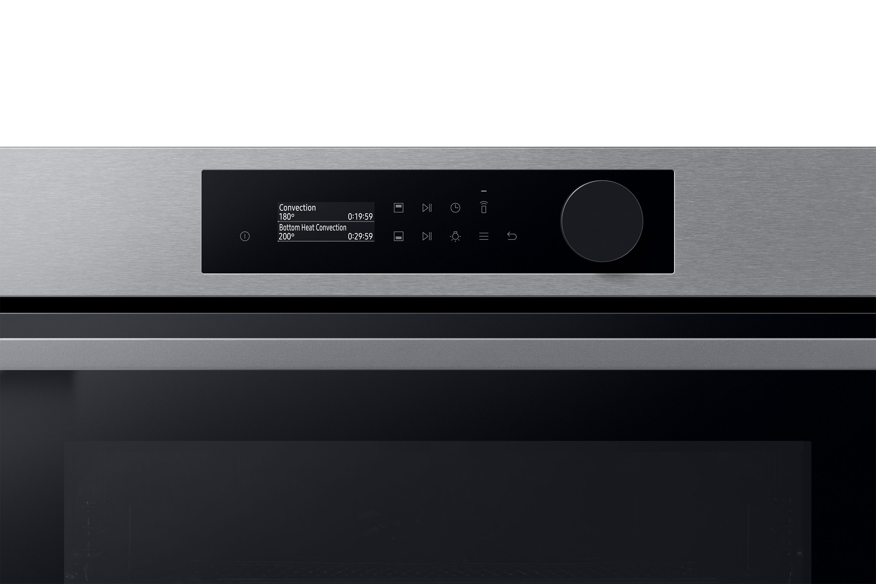 Pannello di controllo di un moderno forno in acciaio inox con display digitale.
