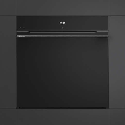 Moderno forno da incasso nero con display digitale dell'ora in design minimalista.