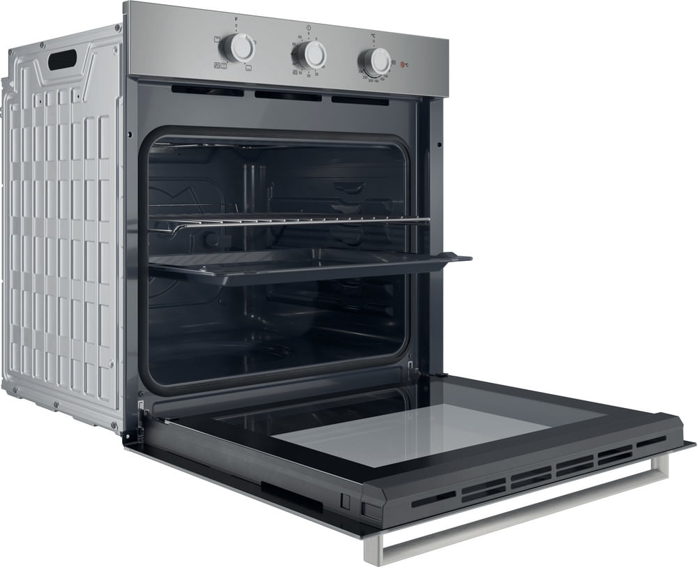 Un forno da incasso in acciaio inossidabile con la porta aperta, con griglia e teglia all'interno.