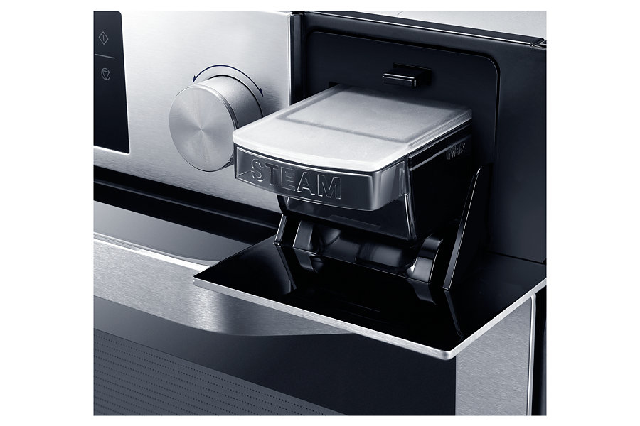 Primo piano del componente vapore su un moderno forno in acciaio inossidabile.