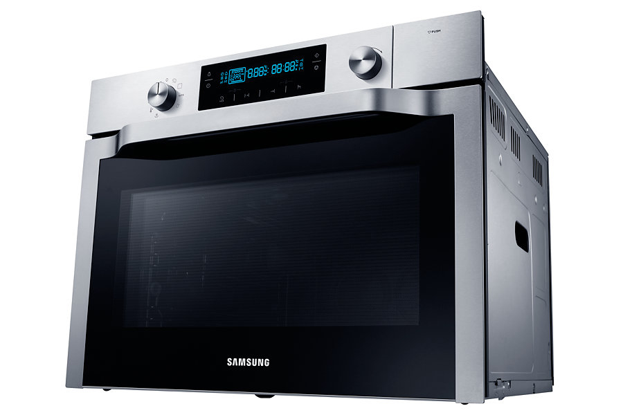 Un moderno forno da incasso Samsung in acciaio inossidabile con display digitale e due manopole.