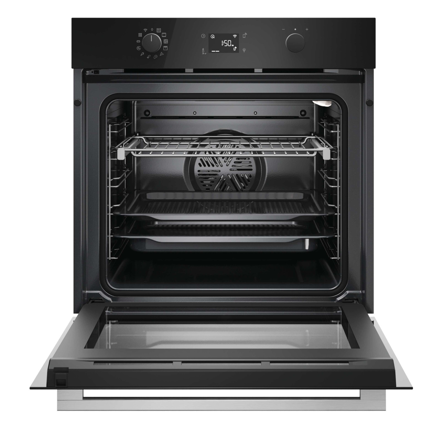 Un forno da incasso nero con la porta aperta, contenente una griglia e teglie all'interno.
