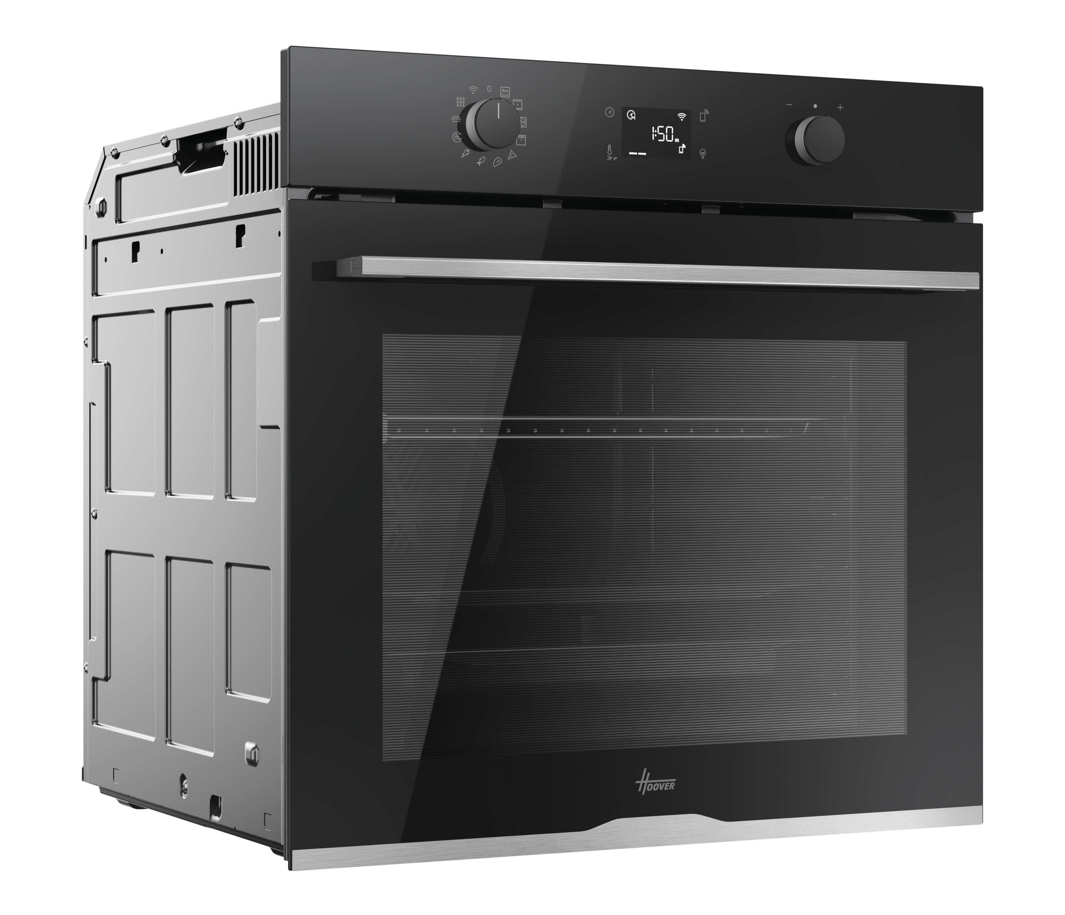 Un moderno forno da incasso nero con display digitale, maniglia argentata e vista laterale dell'involucro.