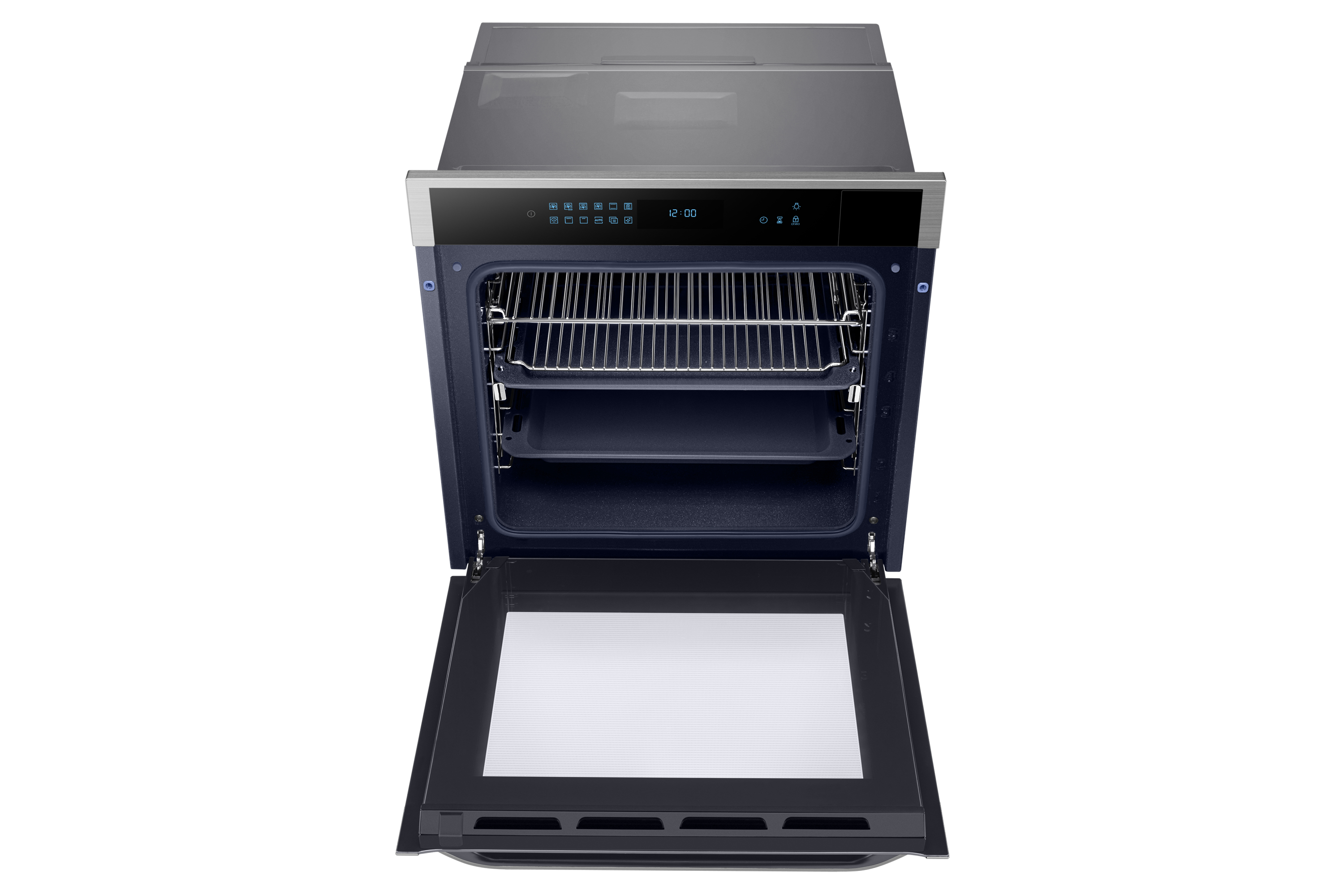 Vista frontale di un moderno forno da incasso aperto con pannello in acciaio inossidabile e griglie interne.