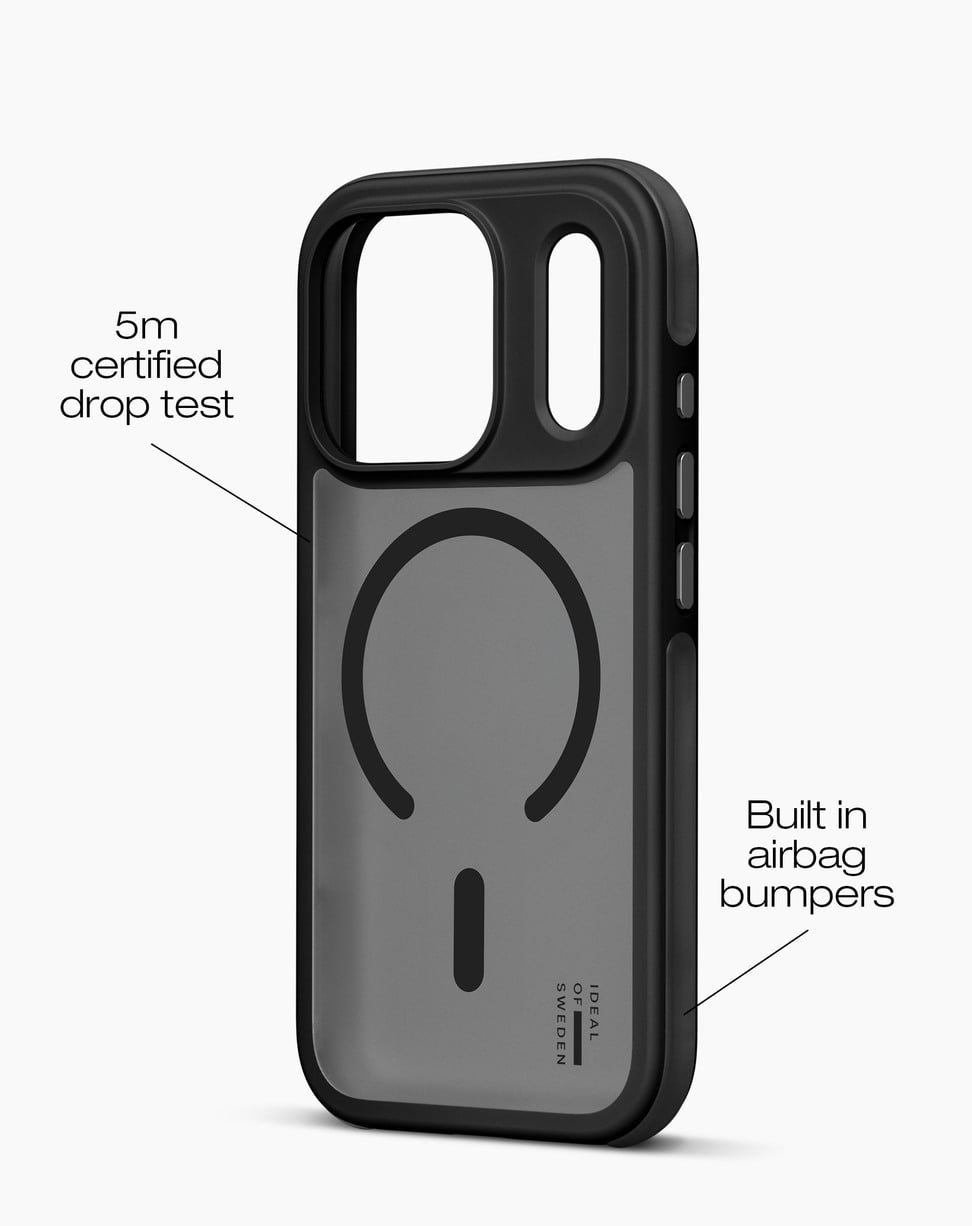 Eine schwarze Smartphone-Hülle mit 5m Sturztest-Zertifizierung und integrierten Airbag-Stoßfängern auf weißem Hintergrund.