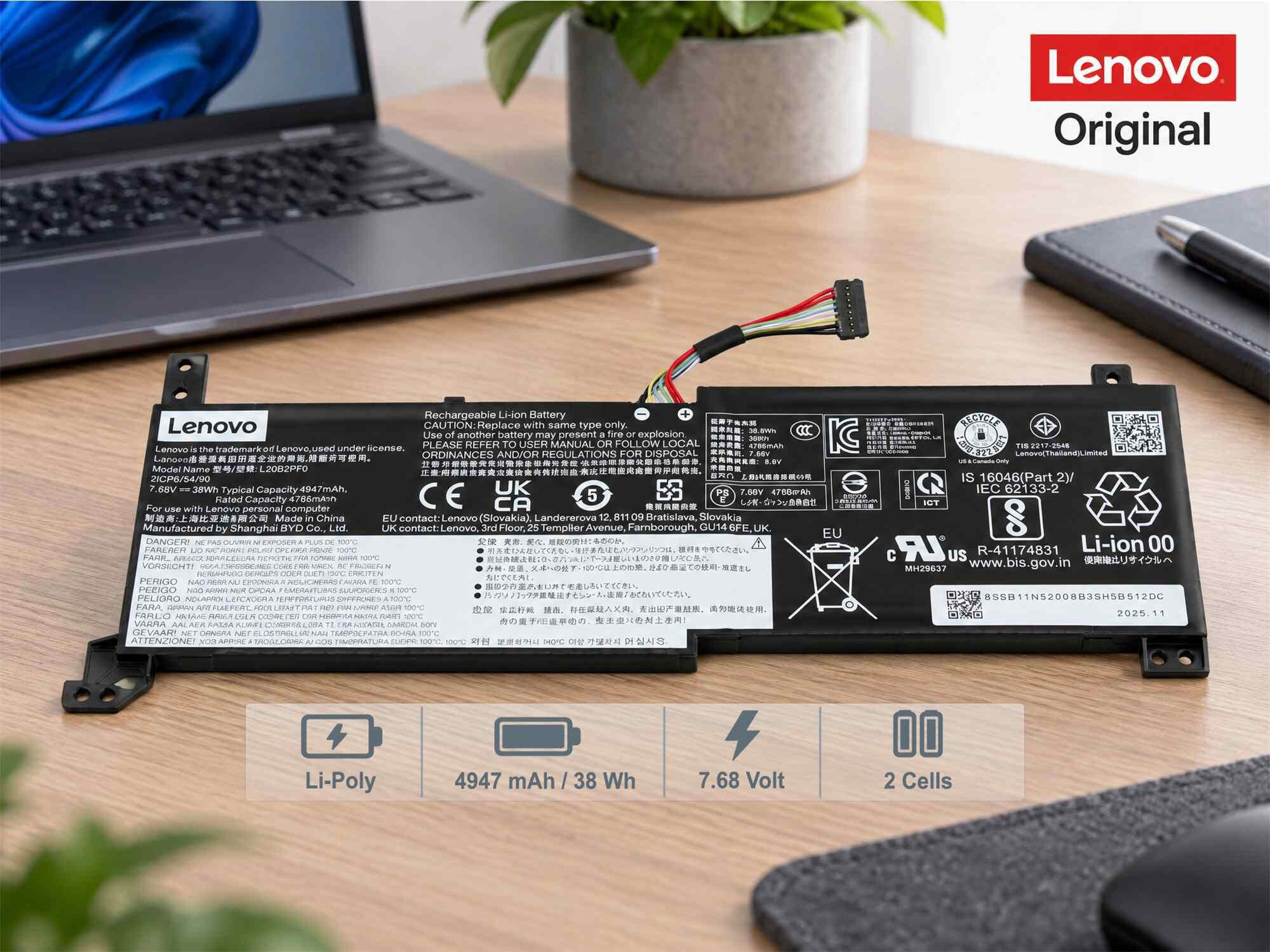Lenovo Laptop-Akku mit technischen Daten, Sicherheitshinweisen und Kabelanschluss.