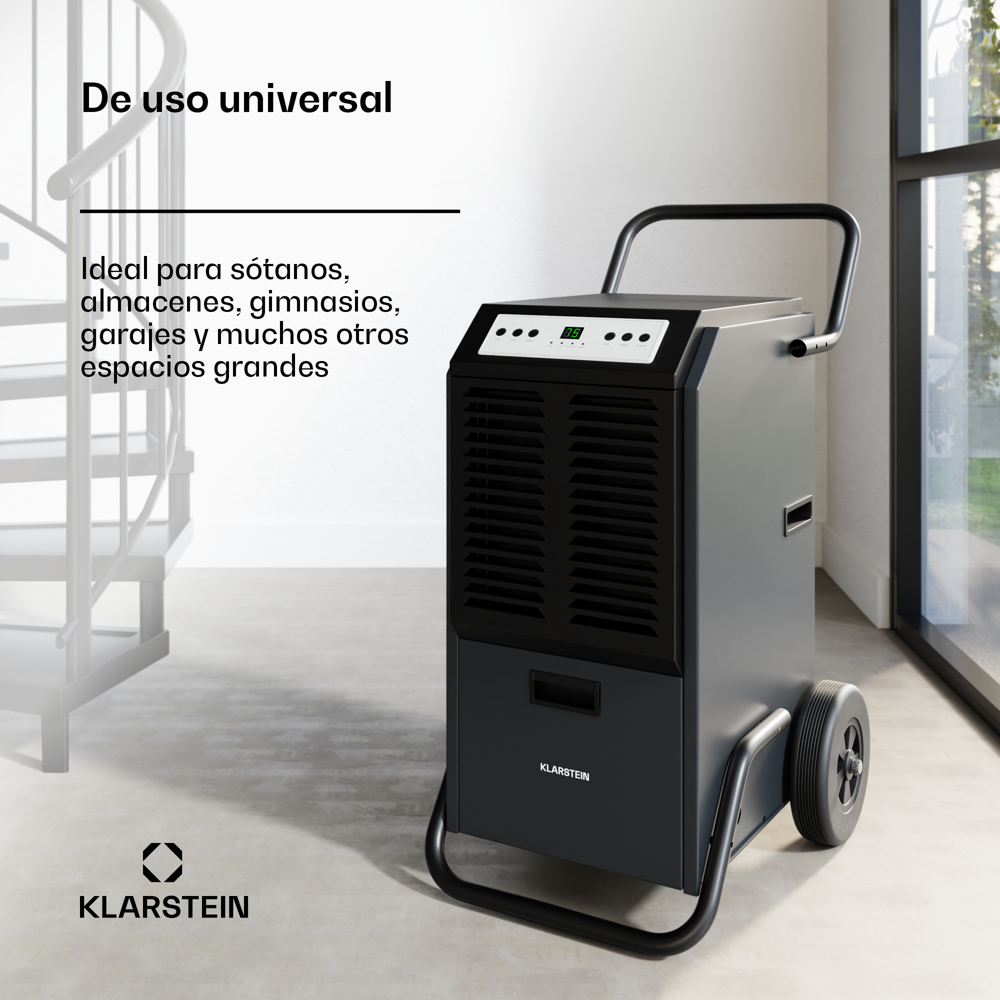 Ein grauer Klarstein Luftentfeuchter auf Rädern steht in einem modernen Raum mit einer Wendeltreppe.